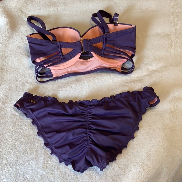 Victoria’s Secret Bikini - Picture 2 of 10